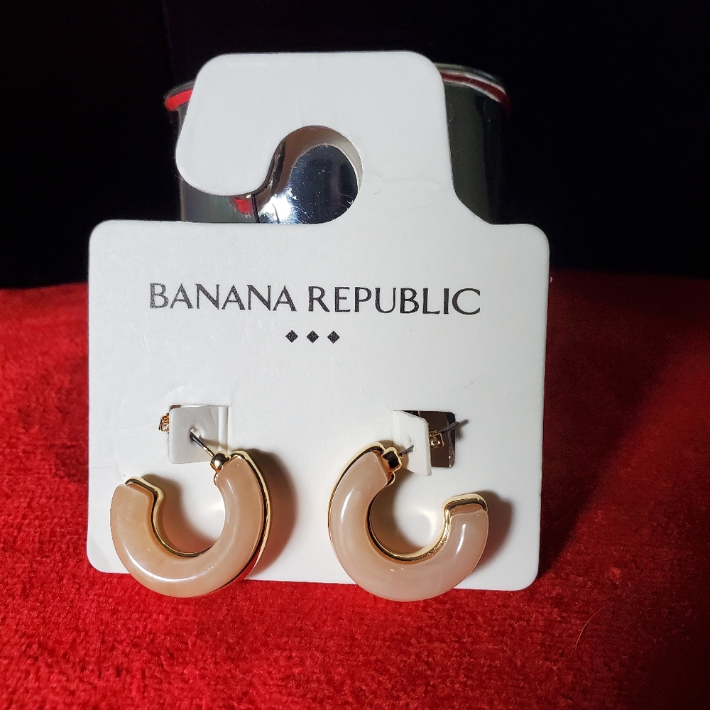 NWT Banana Republic Resin Moon Shape Earrings One Size In Parisian Summer Color